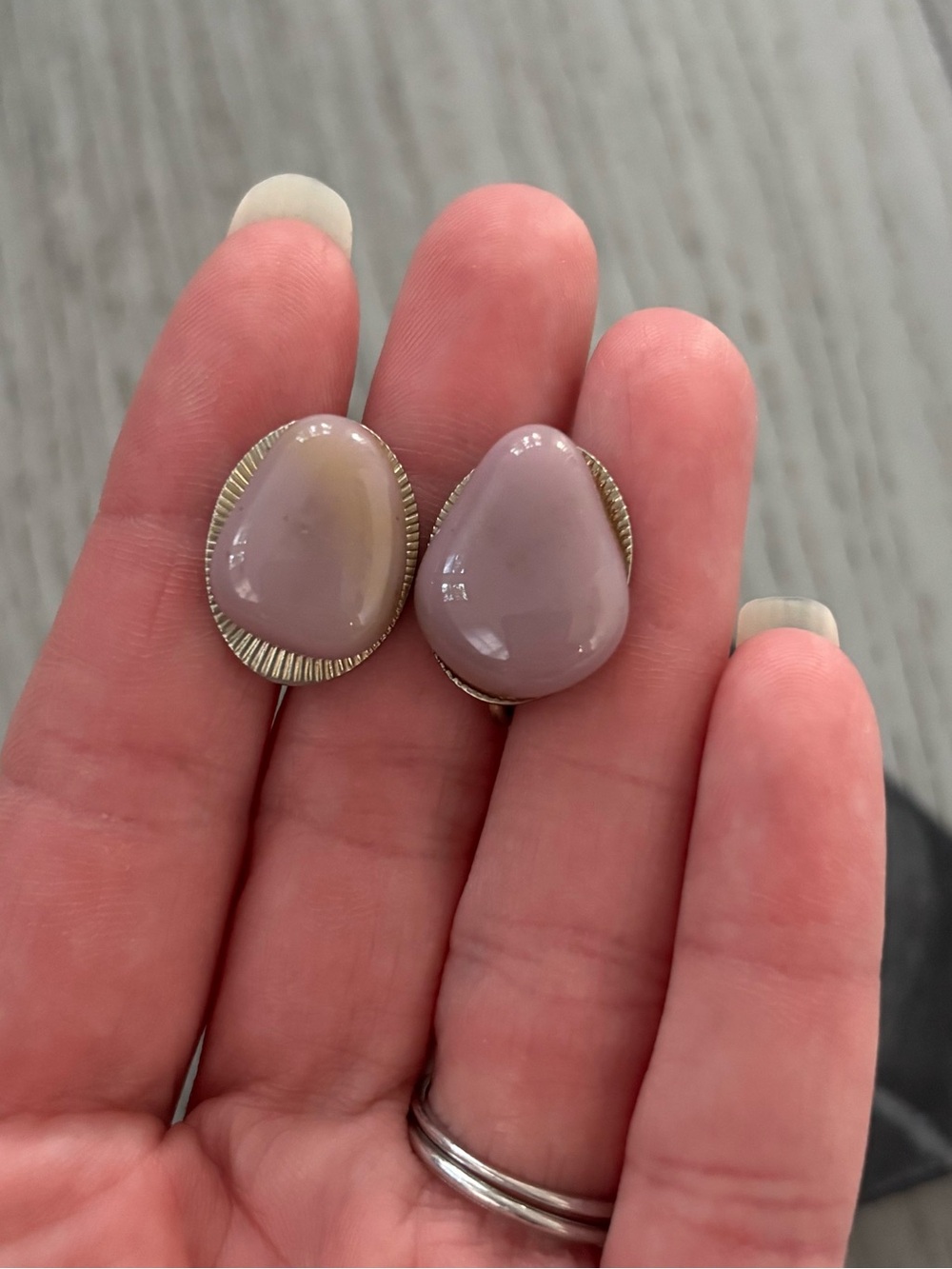 Vintage earrings in asymmetrical pale purple stones. Screw back in EUC.